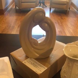 New in the box Mothers live figurine